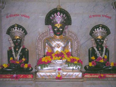 Dans le temple Ja&iuml;n